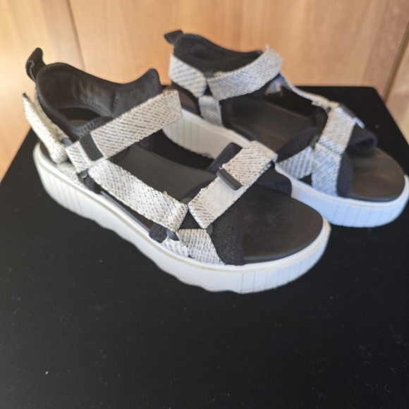 Earth Black and Cream ALANA Women's Sandals - Picture 1 of 7